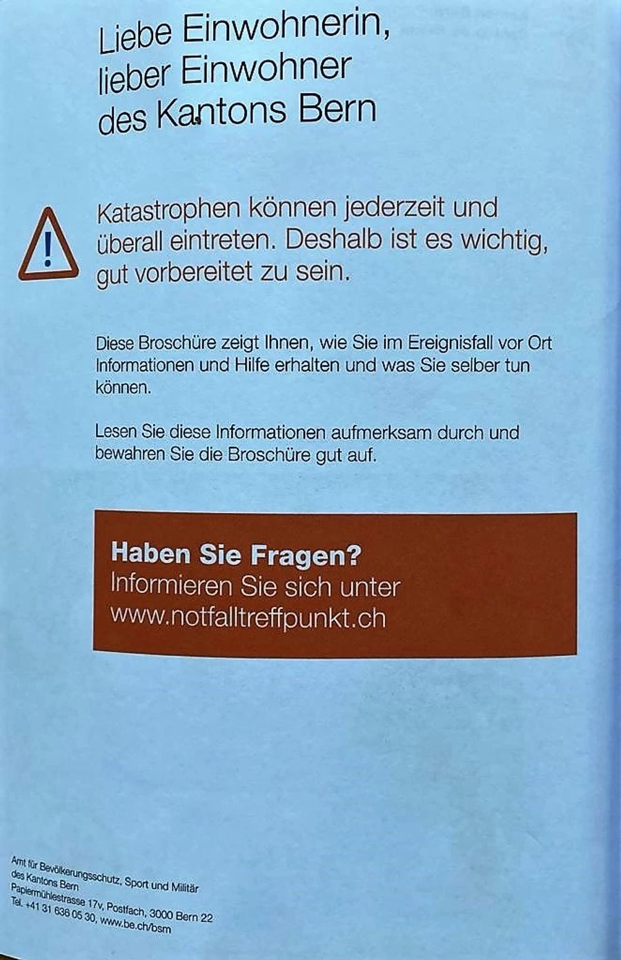 Die Broschüre zeigt, wie man im Katastrophenfall Hilfe und Informationen bekommt.