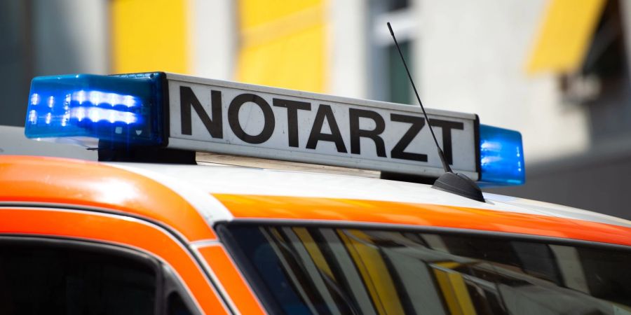 Nach Kontakt mit Pfefferspray landeten etliche Dicotheken-Besucher beim Notarzt (Symbolbild).