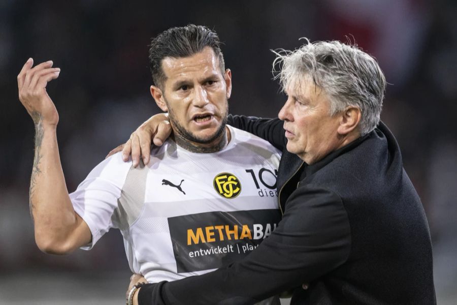 Trainer Martin Andermatt mit seinem Stürmer-Star Raul Bobadilla.