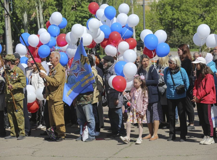 Die prorussischen Separatisten entzündeten in Mariupol auch die «ewige Flamme» neu – eine Fackel am Mariupoler Denkmal für die Opfer des Faschismus