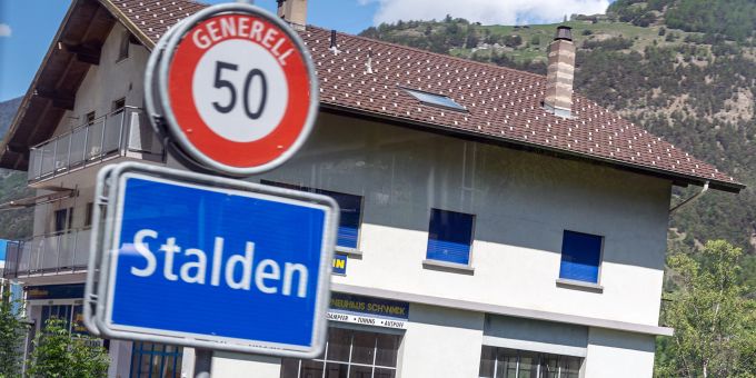 Das Dorfschild von Stalden. Das Dorfschild von Stalden.