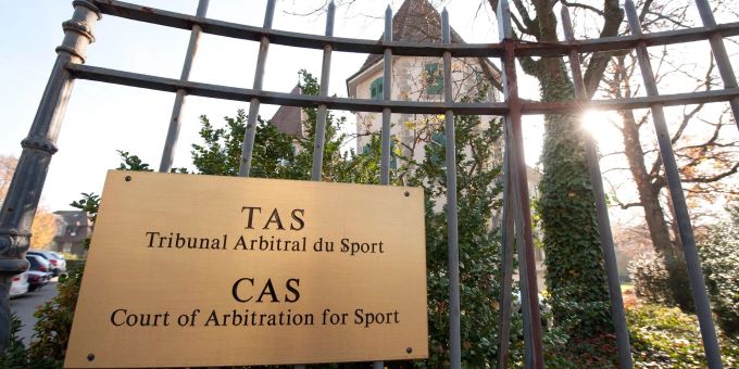 Der Internationale Sportgerichtshof wies insgesamt sechs Beschwerden von FIFA und UEFA ab. Der Internationale Sportgerichtshof wies insgesamt sechs Beschwerden von FIFA und UEFA ab.