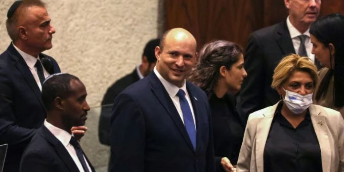 Naftali Bennett (m.) Naftali Bennett (m.)
