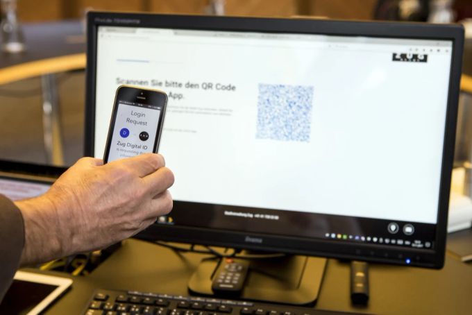 Die Stadt Zug bietet den Anwohnenden eine digitale ID an, die auf einer App gelagert und an der Ethereum-Blockchain verküpft ist. E-ID Zug