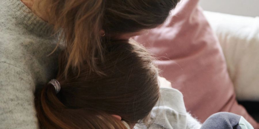 Für viele Mütter in Deutschland hat die Belastung durch die Pandemie extrem zugenommen. Die Kurkliniken sind daher stark ausgebucht.
