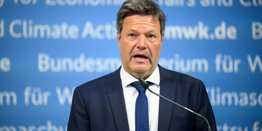 Robert Habeck hält mit Blick auf das geplante Öl-Embargo gegen Russland Versorgungsprobleme vor allem in Ostdeutschland für möglich.