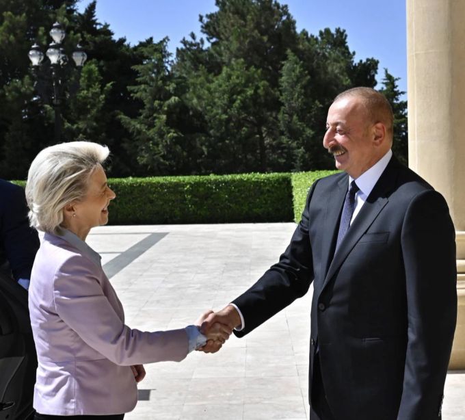 Ursula von der Leyen und Präsident von Aserbaidschan Ilham Aliyev Gas Aserbaidschan