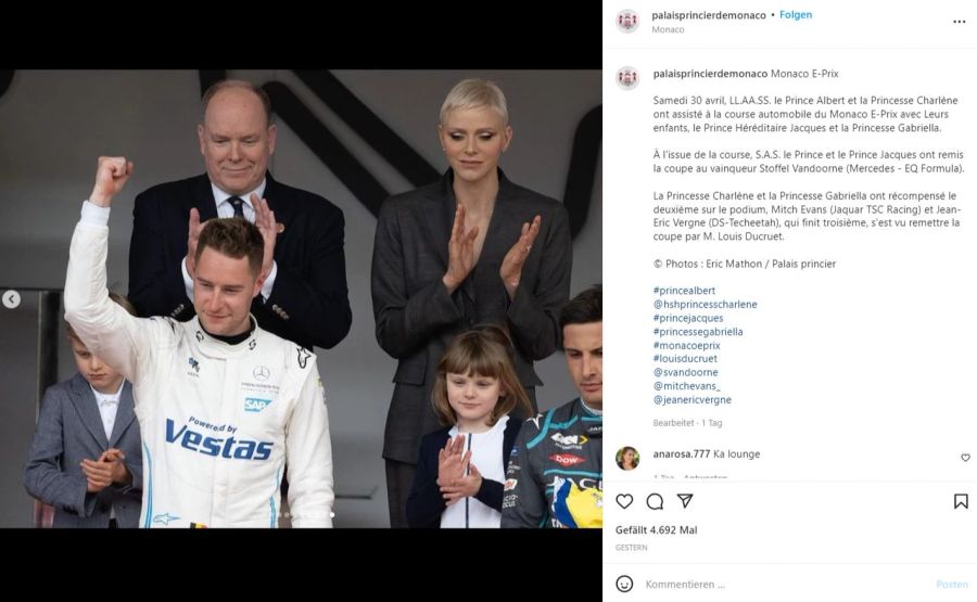 Charlène von Monaco und ihre Familie beim Event.