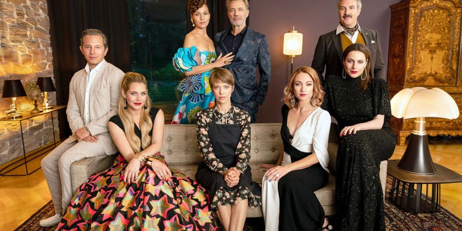 Trystan Pütter (l-r), Felicitas Woll, Jeanette Hain, Heiner Lauterbach, Heike Makatsch, Lisa Maria Potthoff, Tim Seyfi und Antje Traue spielen in «Herzogpark» mit.