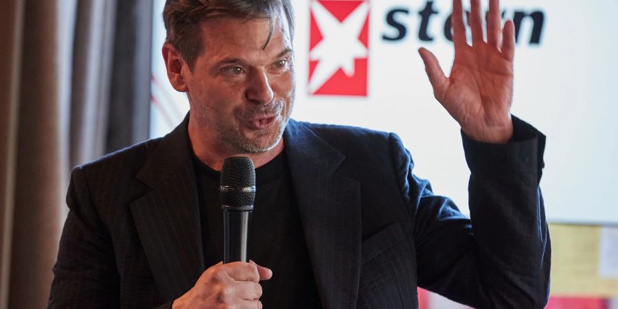 stern-Chefredakteur Gregor Peter Schmitz spricht während der Verleihung des diesjährigen «Stern Preises» im Hamburger Restaurant Hobenköök.