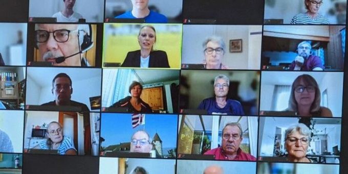 Die Delegierten der EVP Schweiz haben an ihrer Online- Versammlung die Parolen für die eidgenössischen Vorlagen gefasst, über die am 25. September abgestimmt wird. Die Delegierten der EVP Schweiz haben an ihrer Online- Versammlung die Parolen für die eidgenössischen Vorlagen gefasst, über die am 25. September abgestimmt wird.