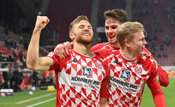 Silvan Widmer jubelt für Mainz 05. Silvan Widmer Mainz 05