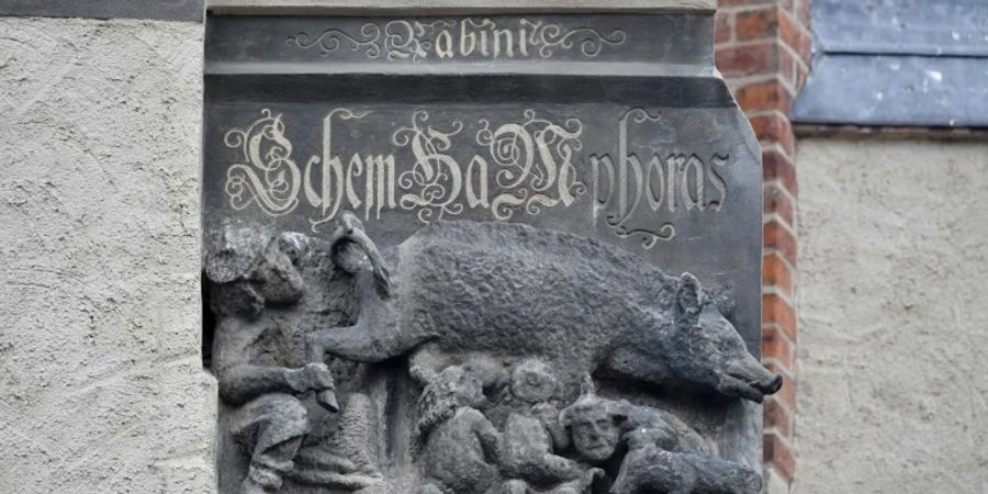 Das Relief an der Wittenberger Stadtkirche.