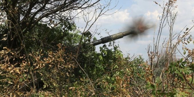Artillerie-Feuer nache Lyssytschansk Artillerie-Feuer nache Lyssytschansk