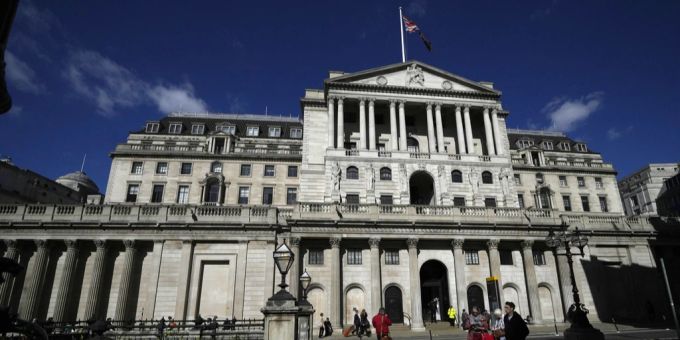 Bank of England in London. Während die Inflation in England in die Höhe schiesst, bleiben die Löhne auf konstantem Niveau. Wenn es so weiter geht, droht Grossbritannien in eine Lohn-Preis-Spirale zu rutschen. Löhne