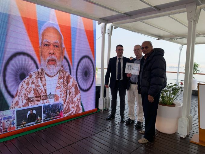 Premierminister Narendra Modi hält zum Start der Reise eine Ansprache. Rechts in der Mitte: Hans Kaufmann. Narendra Modi Thurgau Travel
