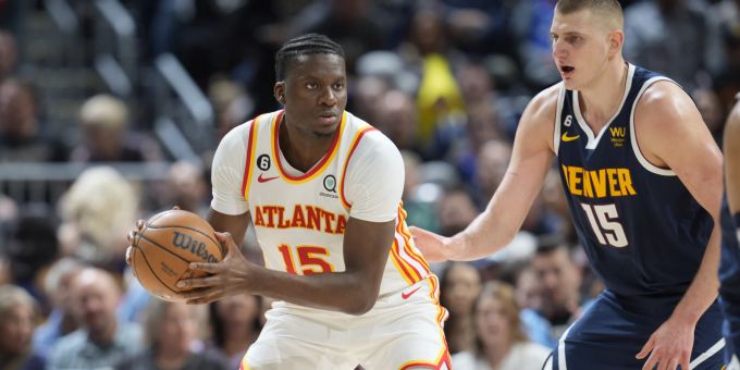 NBA: Clint Capela Feiert Sieg Mit Den Hawks Gegen Die Suns