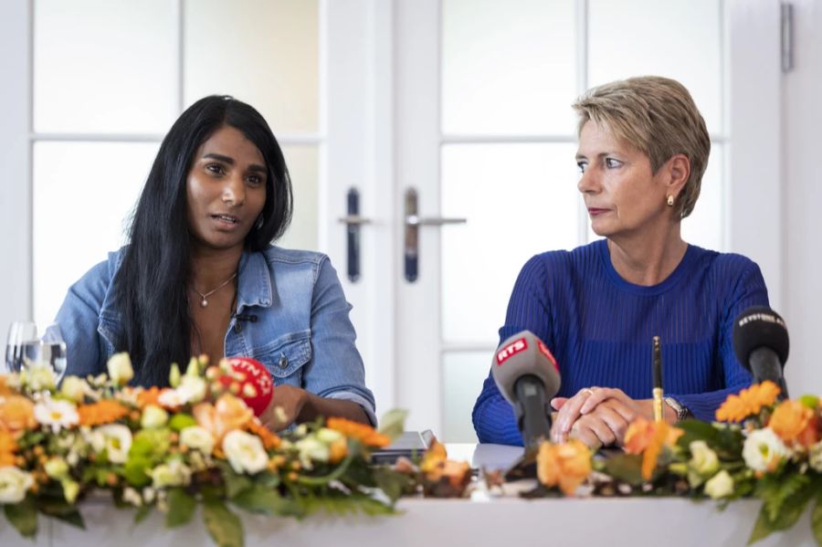 Vor wenigen Jahren wurde bereits bekannt, dass Kinder aus Sri Lanka in den 1980er-Jahren systematisch illegal in der Schweiz adoptiert wurden. Abgebildet: Bundesrätin Karin Keller-Sutter (r