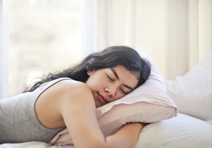 Regelmässige Meditation kann Schlafstörungen entgegenwirken. Meditation