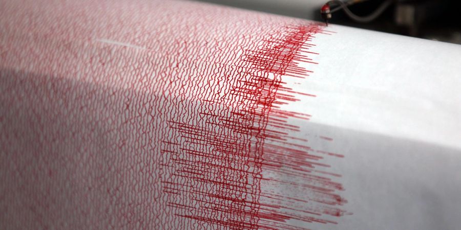 Der Seismograph verzeichnet Ausschläge.