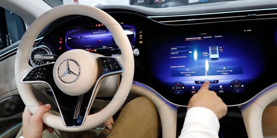 Mit Multi-Milliarden-Investitionen versuchen die deutschen Hersteller, Antriebsplattformen und IT-Systeme aus einem Guss selbst zu entwickeln.