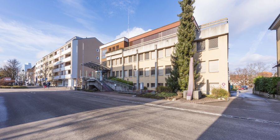 Das alte Gemeindehaus an der Hardstrasse in Birsfelden. Die Gemeindeverwaltung zog um ins neue Gemeindehaus an der Hauptstrasse 77.