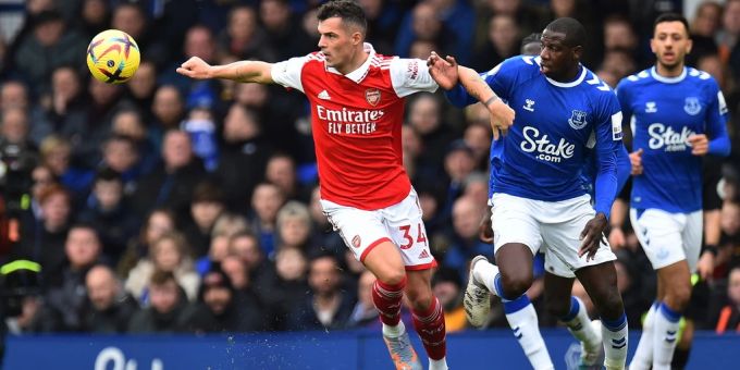 Granit Xhaka verliert mit dem FC Arsenal gegen das abstiegsbedrohte Everton. FC Arsenal