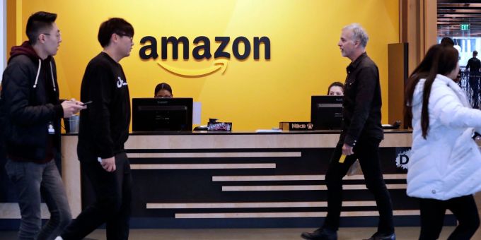 Amazon dünnt sein Netz von Läden ohne Kassen in US-Grossstädten aus. amazon