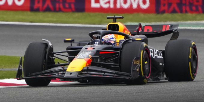 Max Verstappen gewinnt in China das erste Sprint-Rennen der Saison. Max Verstappen Formel 1