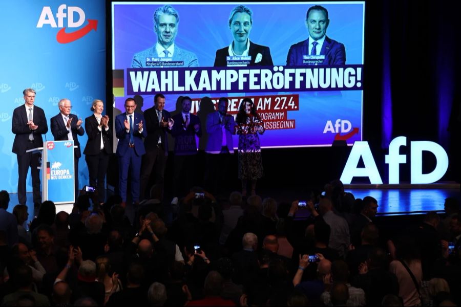 Unter physischen Gewaltdelikten leidet – entgegen anderslautenden Behauptungen – aber ausgerechnet die AfD am meisten: Sie ist in gut 40 Prozent der Fälle in der Opferrolle. (Symbolbild)