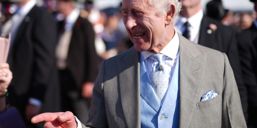 König Charles III. während der königlichen Gartenparty im Buckingham Palace.