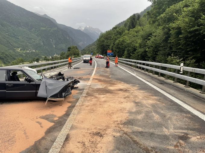 Richtung Norden fahrender Personenwagen. Personenwagen