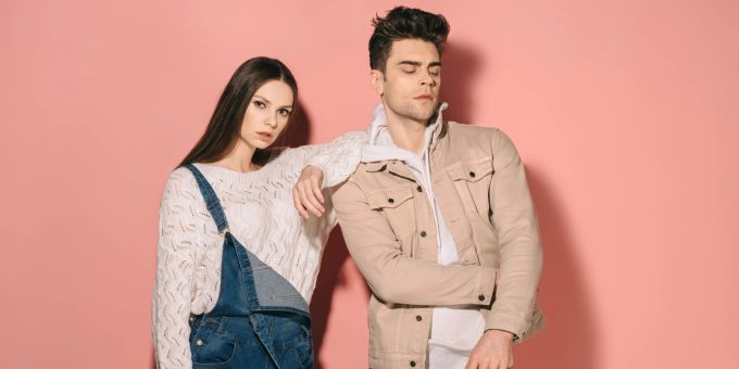 Die Mode der 80er/90er/2000er Jahre und die aktuelle Mode prägen unseren Look. Mode