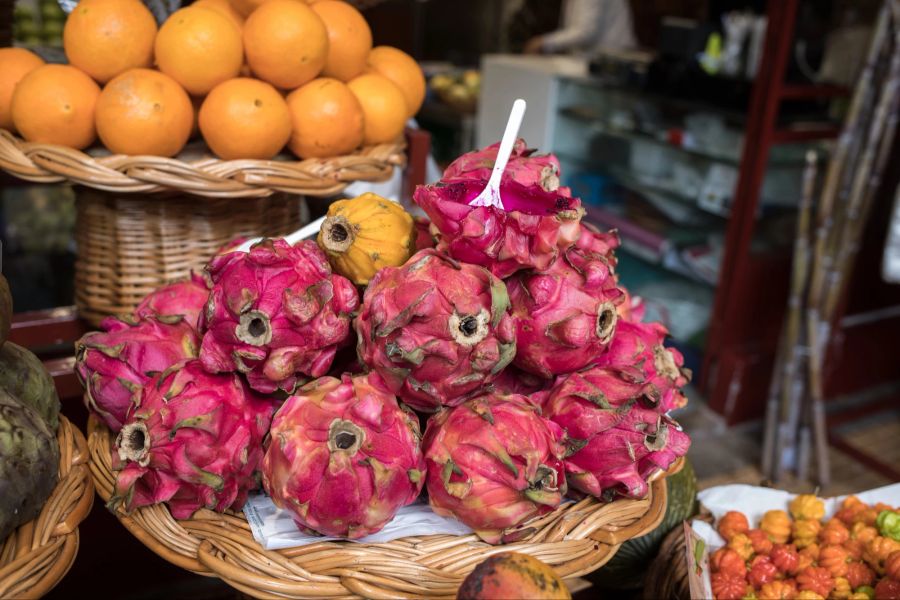 Frische reife Drachenfrüchte oder Pitaya.