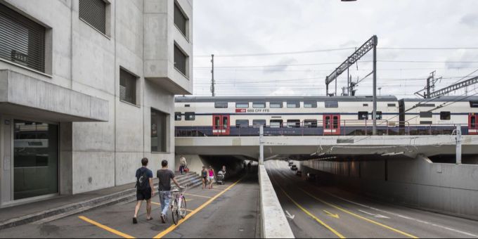 Die Langstrassenunterführung in Zürich soll für Radfahrer zum Teil umstruktiert werden. langstrassenunterführung zürich radstreifen