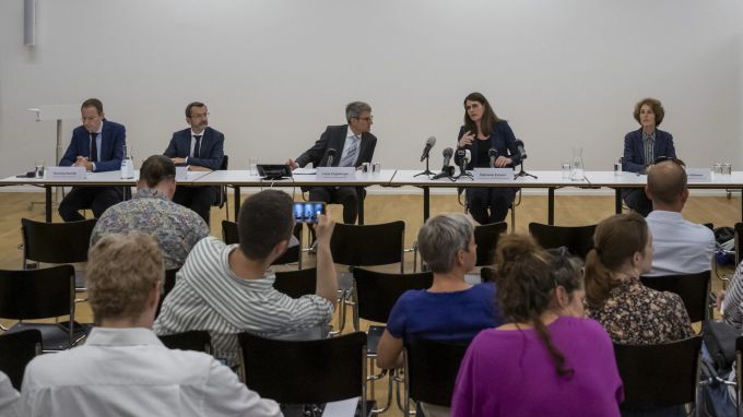 An der Medienkonferenz in Basel nahmen mehrere Behördenvertreter teil. Basel