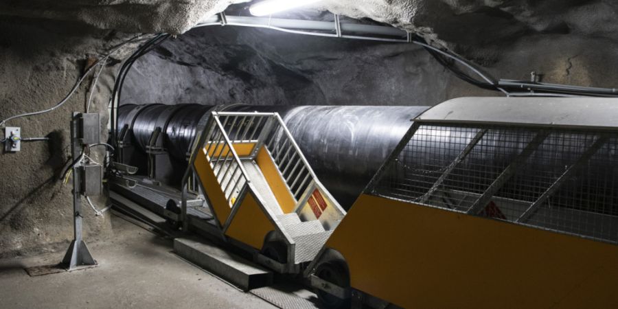Auch der neue Anlauf für ein Gasversorgungsgesetz hat einen schweren Stand. Blick auf einen Stollen mit einer Transitgas-Pipeline in Urweid bei Innertkirchen BE. (Archivbild)