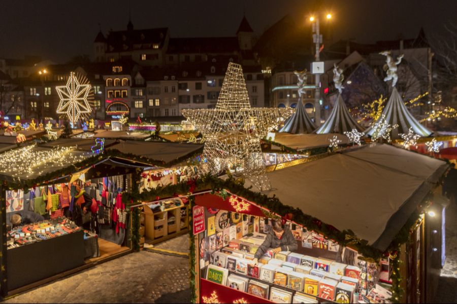 Auch der Weihnachtsmarkt in Basel muss immer mehr für die Sicherheit berappen.