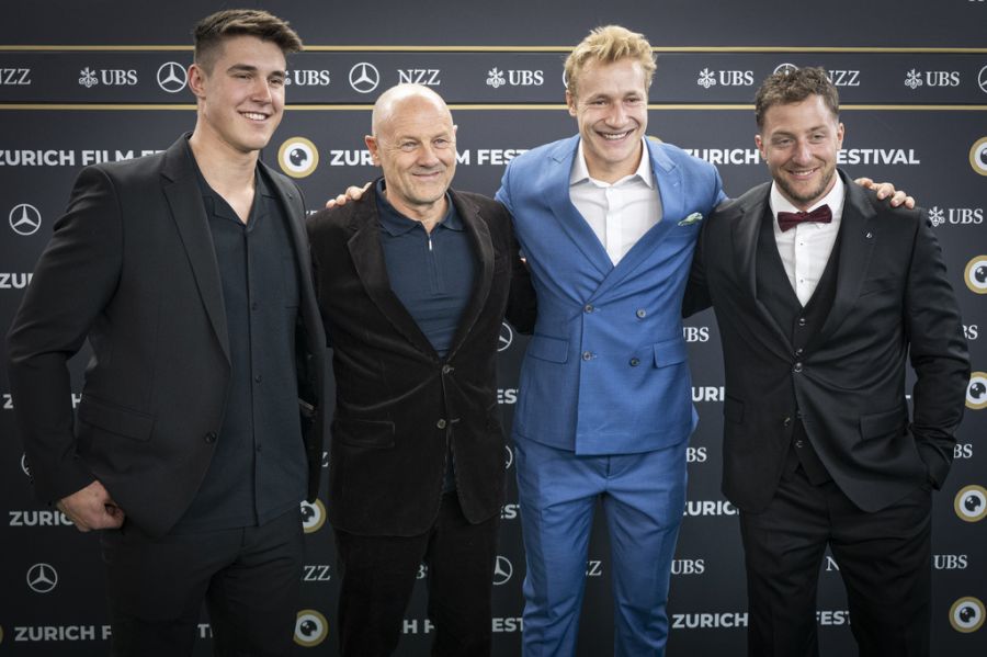 Franjo von Allmen, Marco Odermatt und Justin Murisier im Anzug.