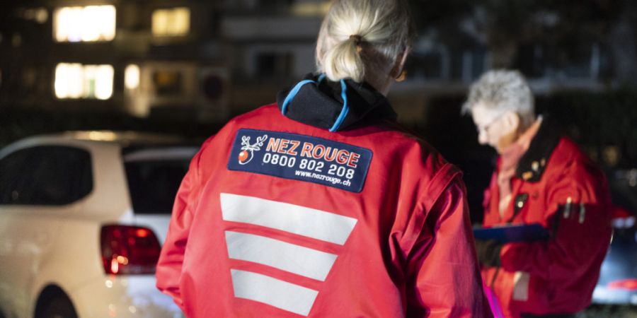 Freiwillige von Nez Rouge fahren Personen mit eingeschränkter Fahrtüchtigkeit an den Festtagen heim. (Archivbild)