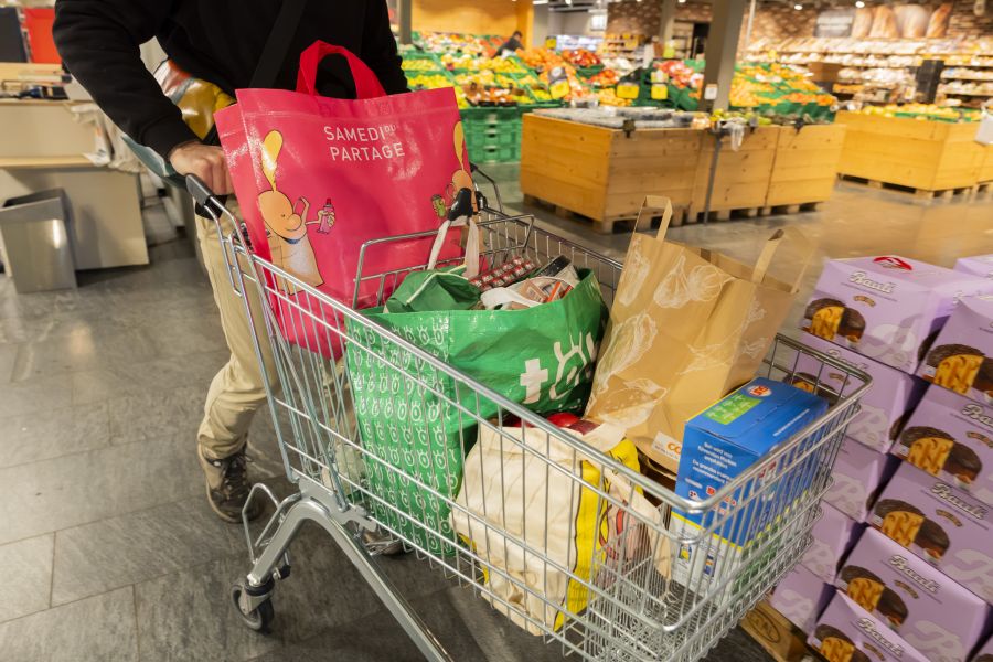 Vor den Festtagen ist der Stress beim Einkaufen oft grösser als sonst – mit Auswirkungen für das Personal. (Symbolbild)