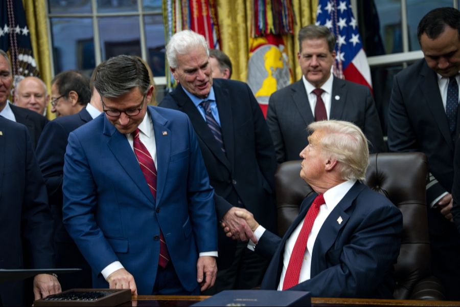 Nach 43 Tagen hat US-Präsident Donald Trump mit seiner Unterschrift den längsten Regierungsstillstand in der Geschichte der USA beendet.