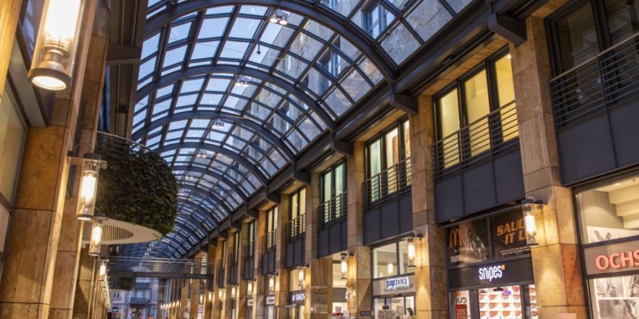 Das Metalli-Areal in der Stadt Zug soll laut der Immobiliengesellschaft Zug Estates von der reinen Einkaufsallee zu einem Stadtteil mit Wohnen, Arbeiten, Einkaufen und Dienstleistungen ...