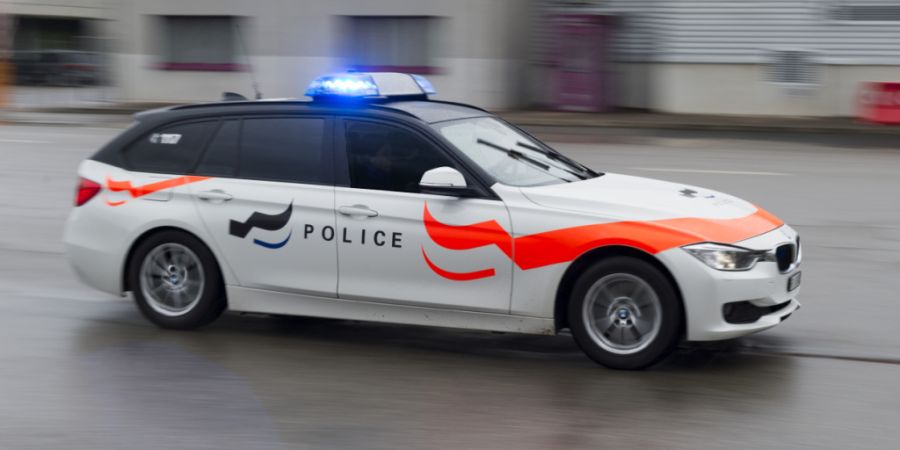 Die Frau wurde bei dem Raubüberfall leicht verletzt. (Archivbild)