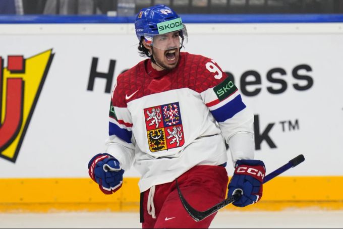 Mit Matej Stransky konnte zumindest ein Spieler des HC Davos im WM-Final 2024 jubeln. Stransky