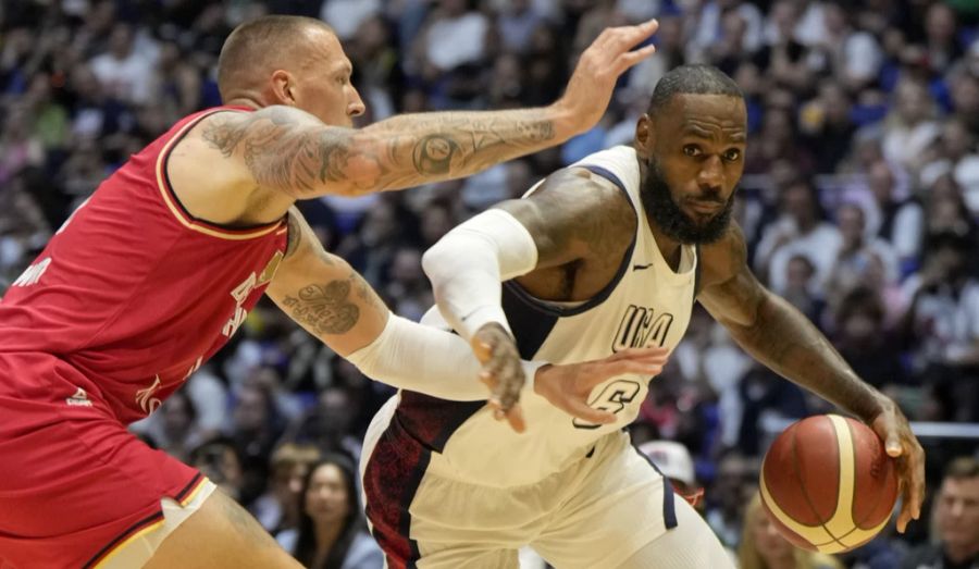 LeBron James (r.) will mit dem US-Team die fünfte Olympia-Goldmedaille in Folge.