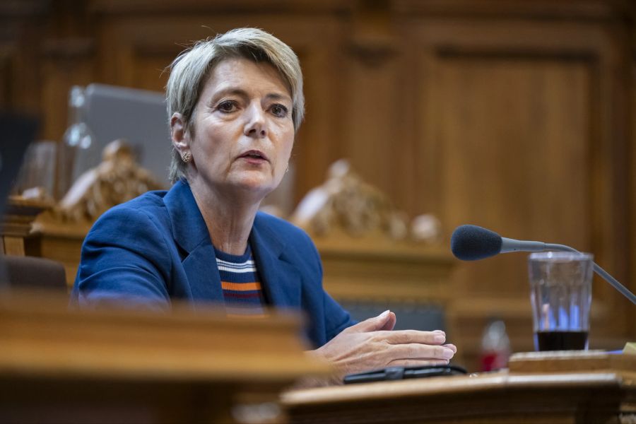 Der Bund um Finanzministerin Karin Keller-Sutter muss die Ausgaben senken, fordern Bürgerliche immer wieder.