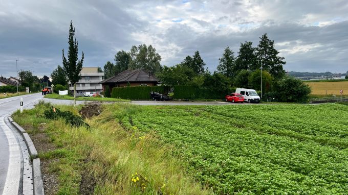 Der Fahrer wurde schwer verletzt. Unfall Wohlen