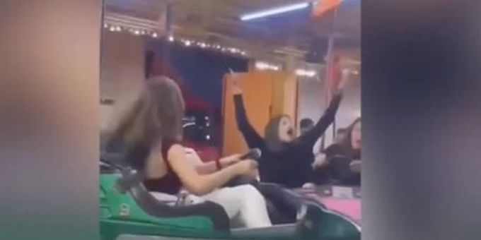 Im Butschauto - Spaniens Prinzessin Leonor (18) feiert auf Chilbi