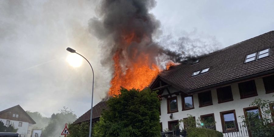 Bauernhaus in Brand